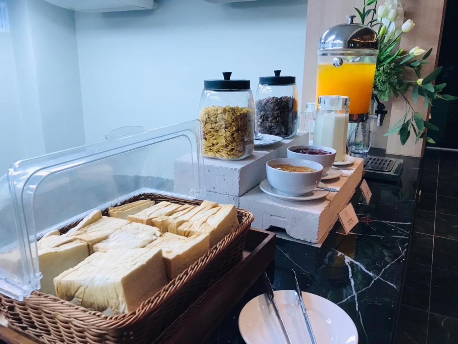 Mayflower Grande Suite Hotel Phitsanulok Zewnętrze zdjęcie