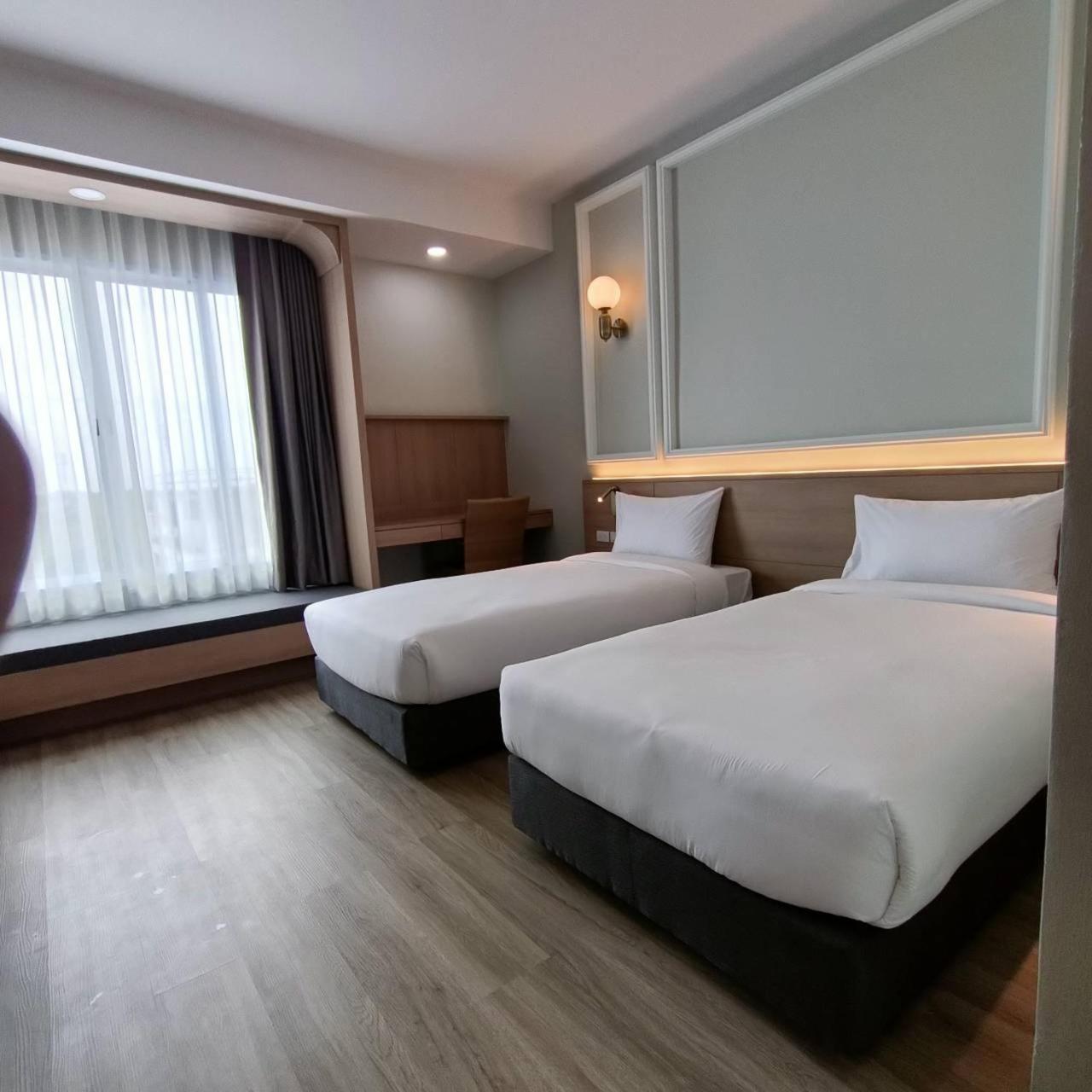 Mayflower Grande Suite Hotel Phitsanulok Zewnętrze zdjęcie