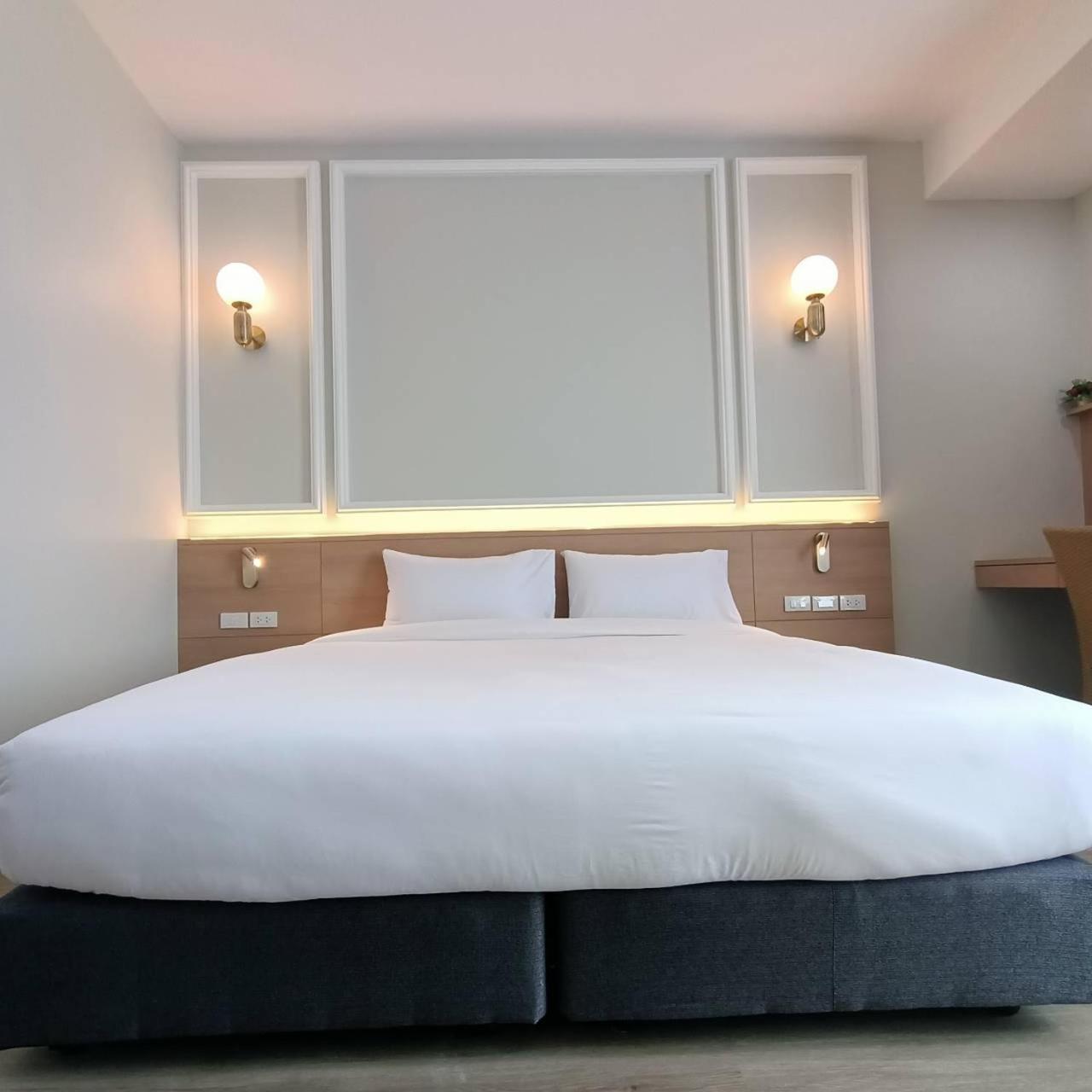 Mayflower Grande Suite Hotel Phitsanulok Zewnętrze zdjęcie