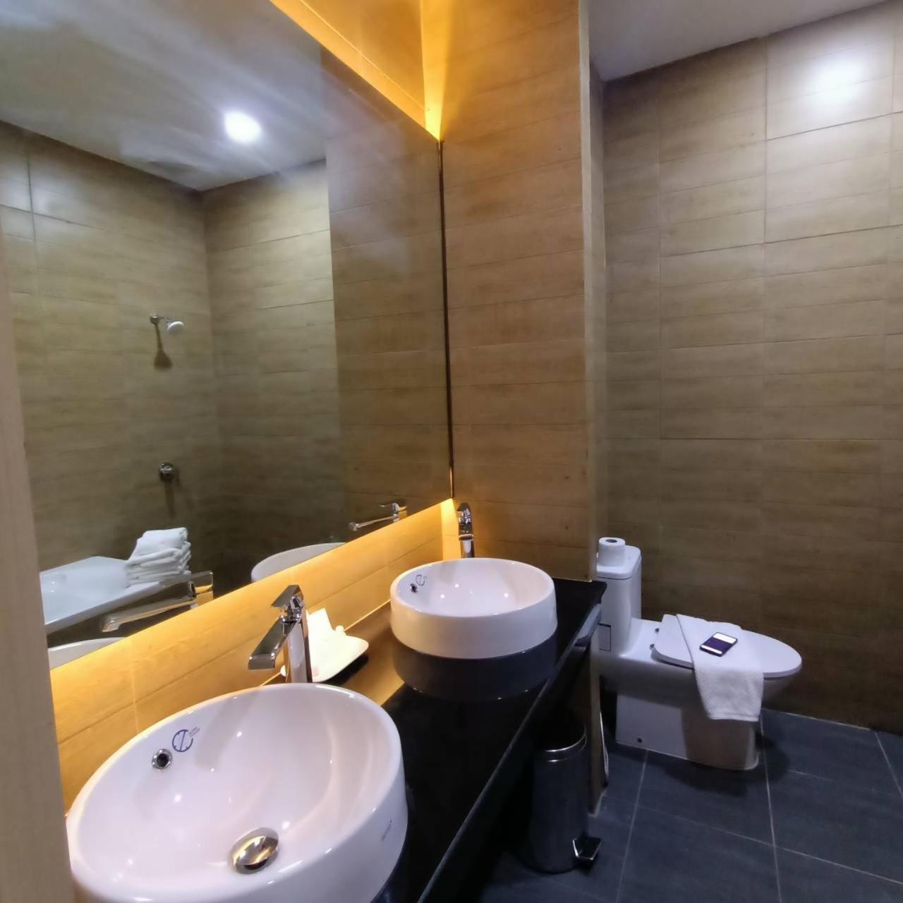 Mayflower Grande Suite Hotel Phitsanulok Zewnętrze zdjęcie