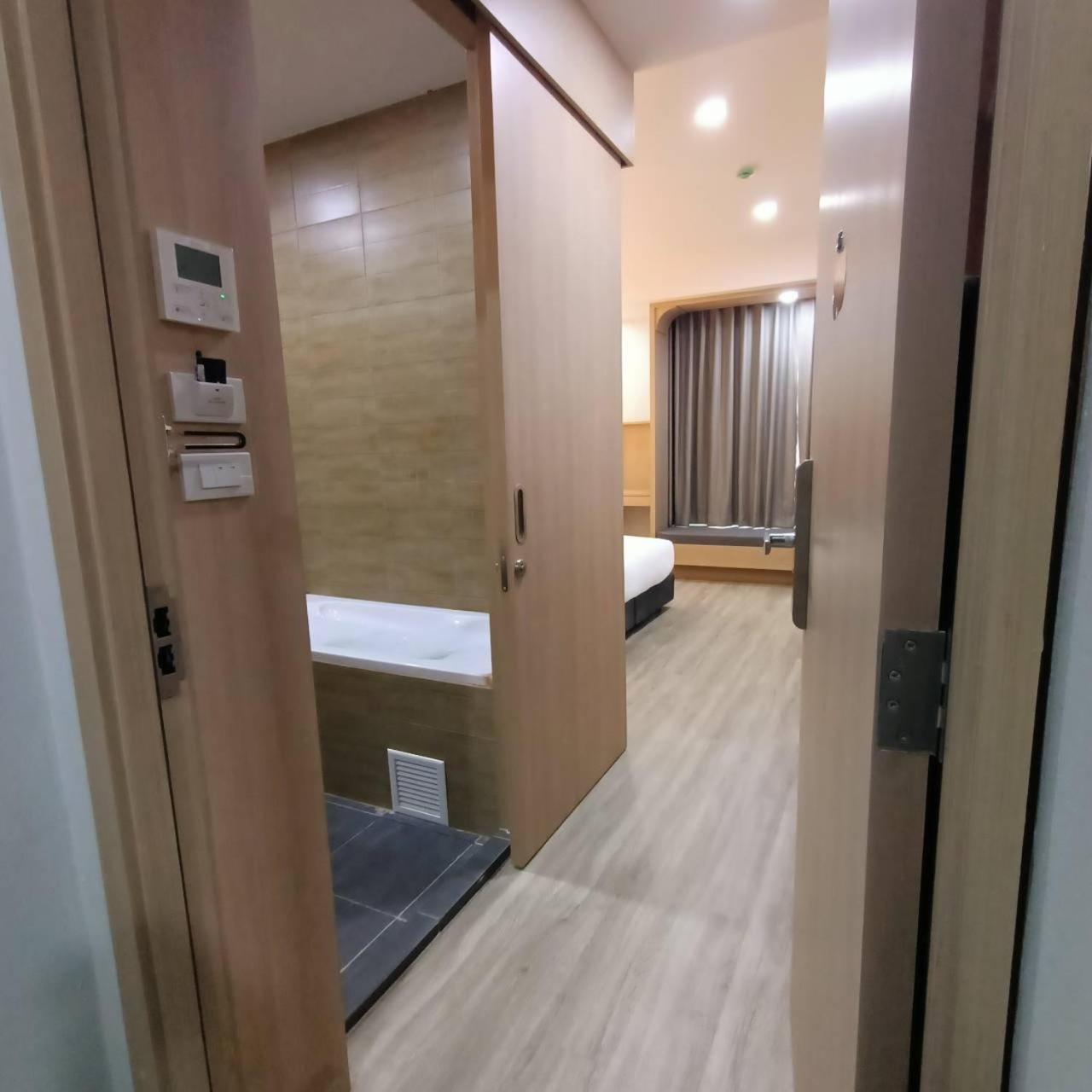 Mayflower Grande Suite Hotel Phitsanulok Zewnętrze zdjęcie